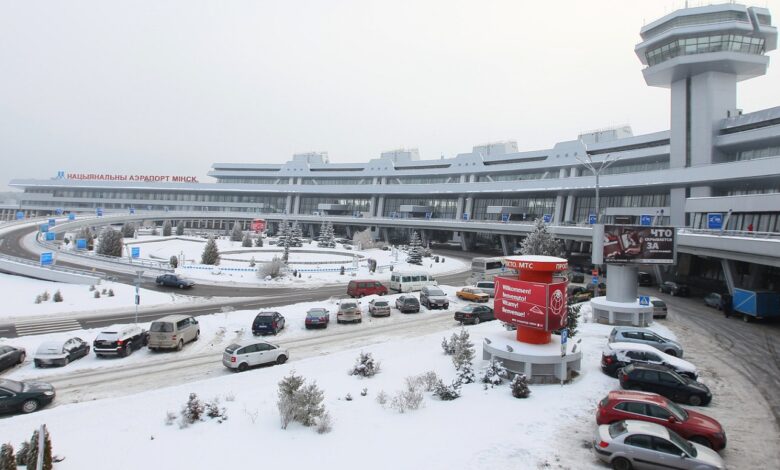 В аэропорту Минск со взлетно-посадочной полосы выкатился самолет