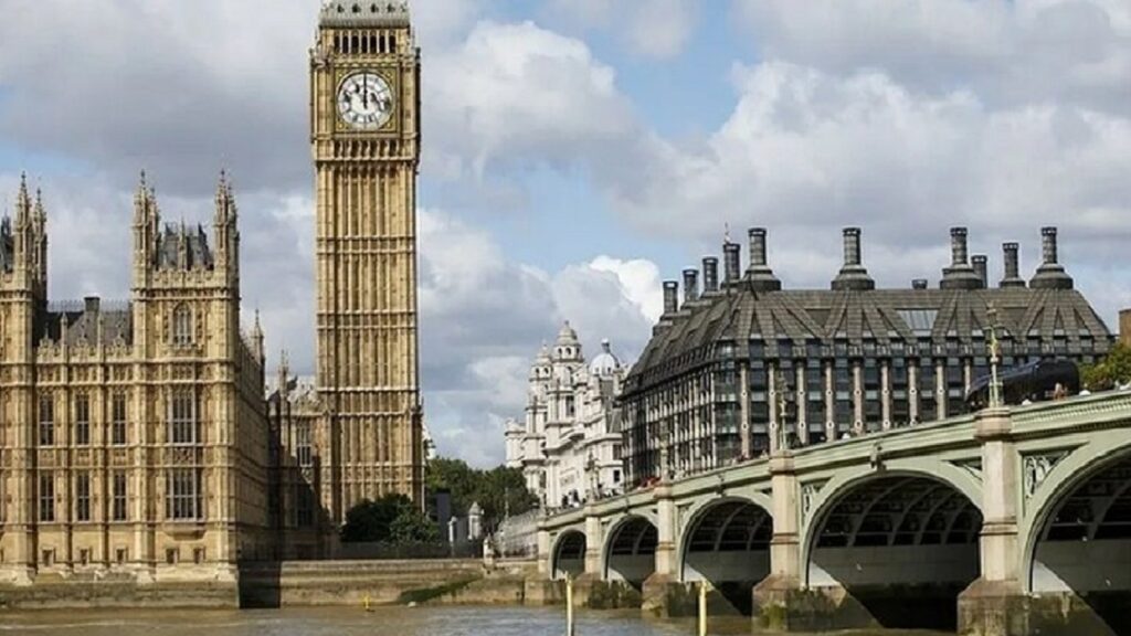 Британия заявила о планах РФ привести к власти на Украине пророссийского лидера