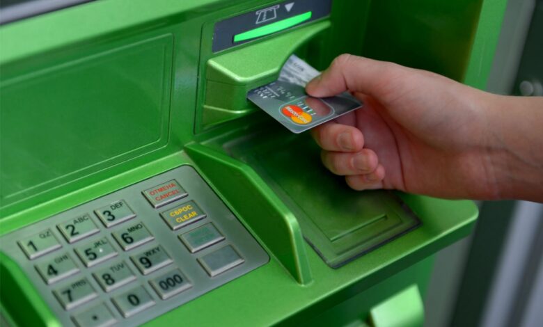 Полочанин покупал интернет-игры по реквизитам найденной в банкомате карты 1