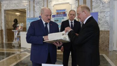 Александр Лукашенко 25 января 2022 года вручил государственные премии, дипломы академика и члена-корреспондента ученым Национальной академии наук