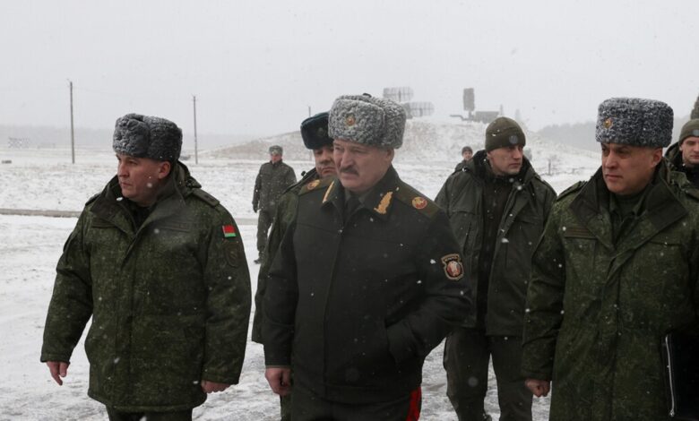 Лукашенко с военными зимой