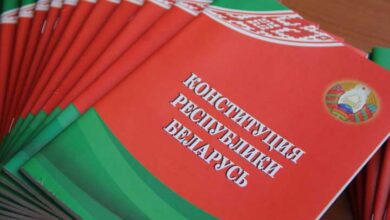 Конституция Беларуси на столе