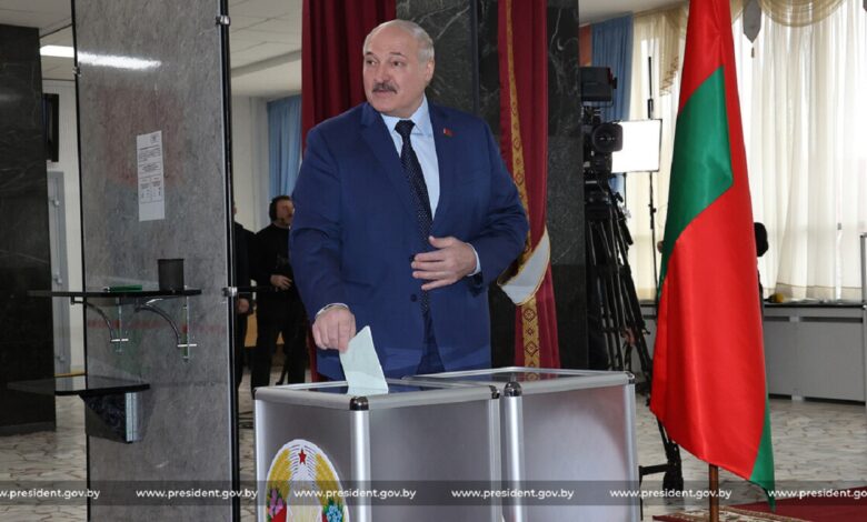 Лукашенко прокомментировал обращение Зеленского к белорусскому народу