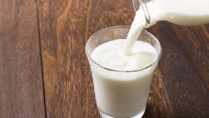 Молоко «за вредность» в Беларуси заменят денежной компенсацией