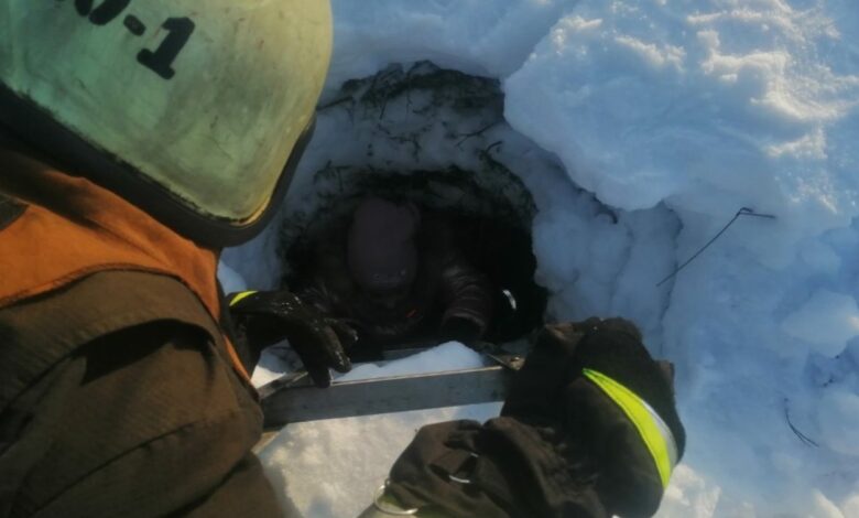 В Чаусском районе спасатели вытащили ребёнка из трёхметрового колодца 1