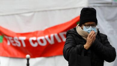 пандемия коронавируса, женщина в маске на улице