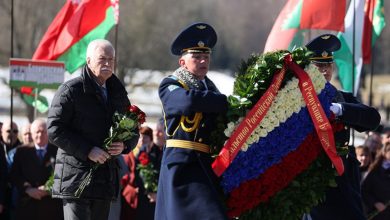 посол России в Беларуси Борис Грызлов 22 марта 2022 года посетил мемориальный комплекс "Хатынь"