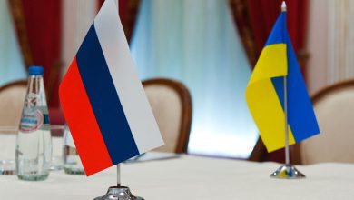 Флаги России и Украины