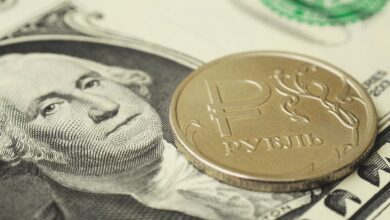 Российский Центробанк ввел временные изменения на операции с наличной валютой
