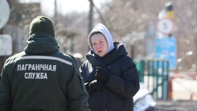 граждане Украины прибывают в Беларусь, белорусские пограничники