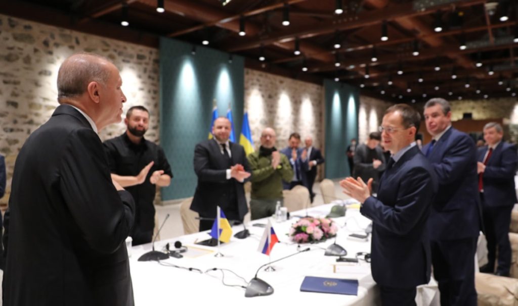президент Турции Реджеп Тайип Эрдоган обратился к участникам делегаций России и Украины, которые 29 марта начали переговоры в Стамбуле