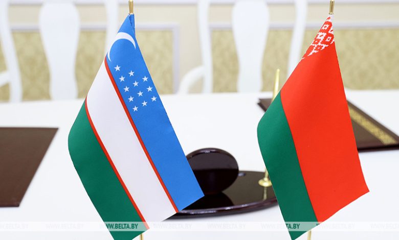 Флаги Беларуси и Узбекистана