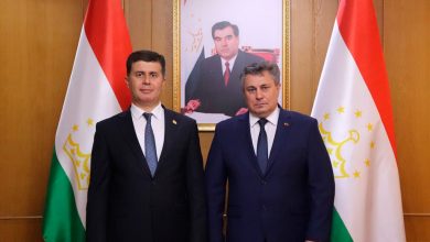 Чрезвычайный и Полномочный Посол РБ Виктор Денисенко и Министр экономического развития и торговли Республики Таджикистан Завки Завкизода