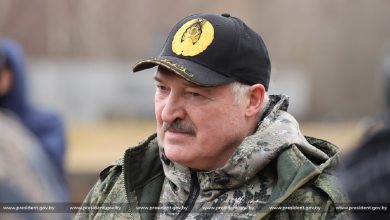 Лукашенко: не стоит верить поклонам Запада
