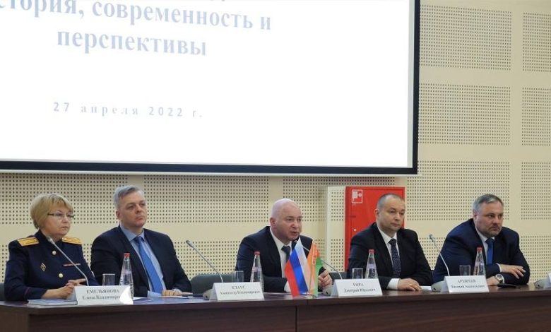 Председатель СК Беларуси Дмитрий Гора во время лекции в Санкт-Петербургской академии СК РФ