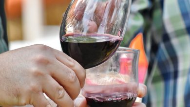Нарколог опроверг миф о пользе одного бокала красного вина в день 8