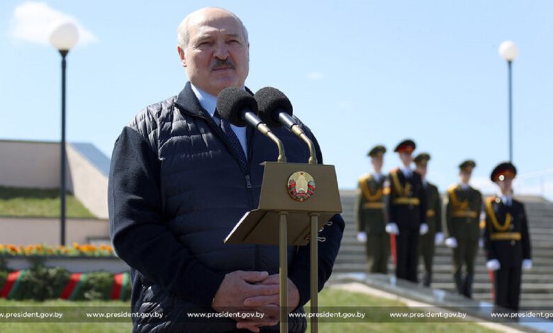 Лукашенко поздравил Беларусь с Первомаем