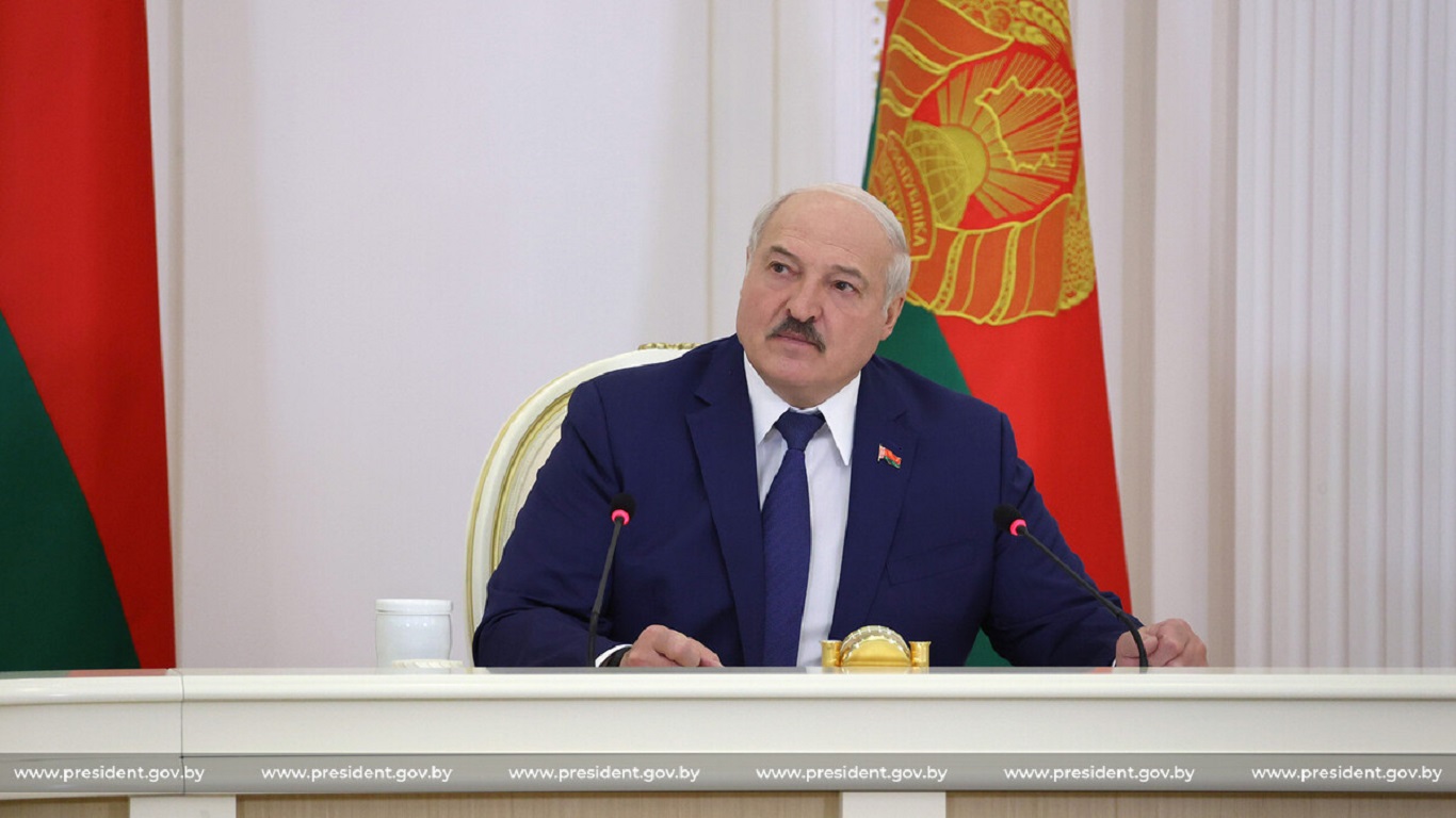 Президент Беларуси подписал указ о государственных гражданских должностях