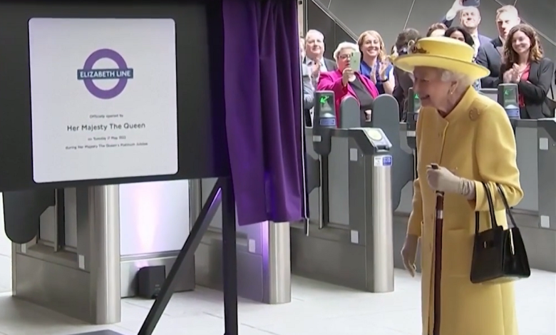 В Лондоне королева Елизавета II открыла линию метро в свою честь 1