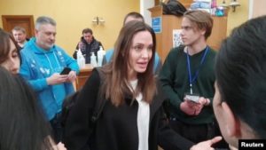 Рогозин в стихах пригласил Анжелину Джоли в Донбасс 6