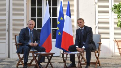 Президент РФ Владимир Путин и Президент Франции Эммануэль Макрон