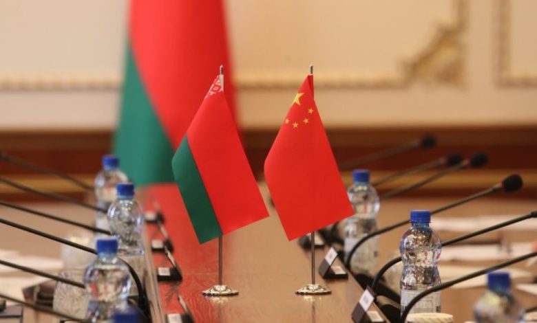 флаги Беларуси и Китая