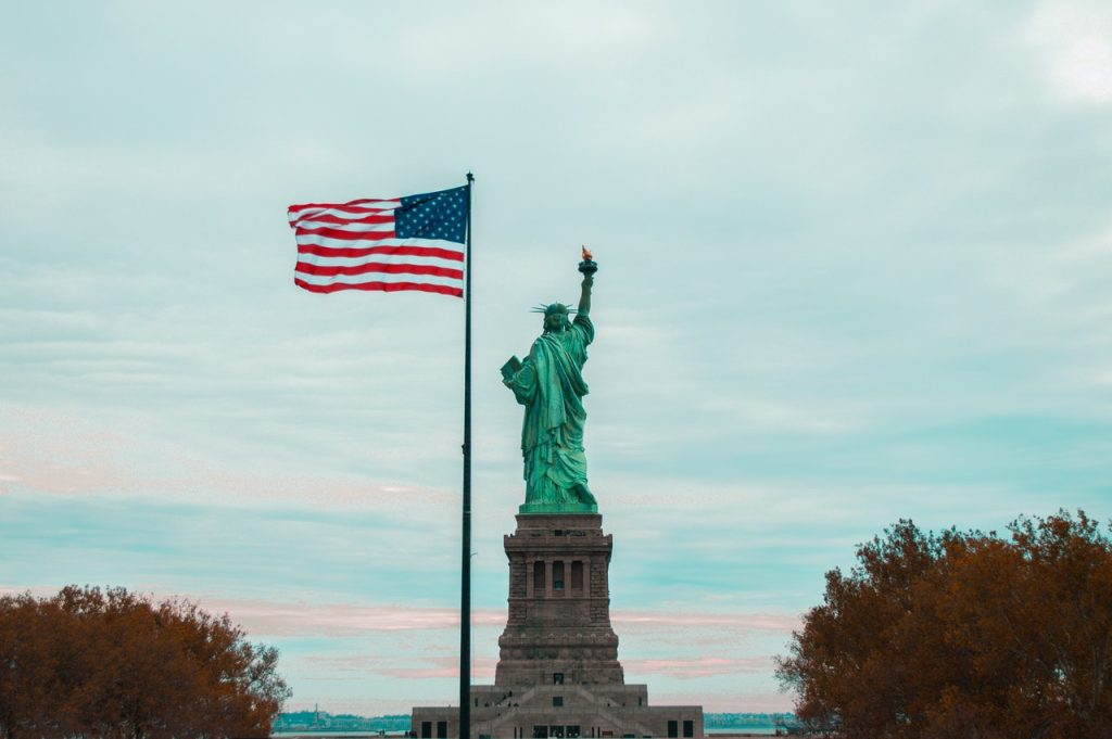 США