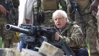 Борис Джонсон в военном лагере