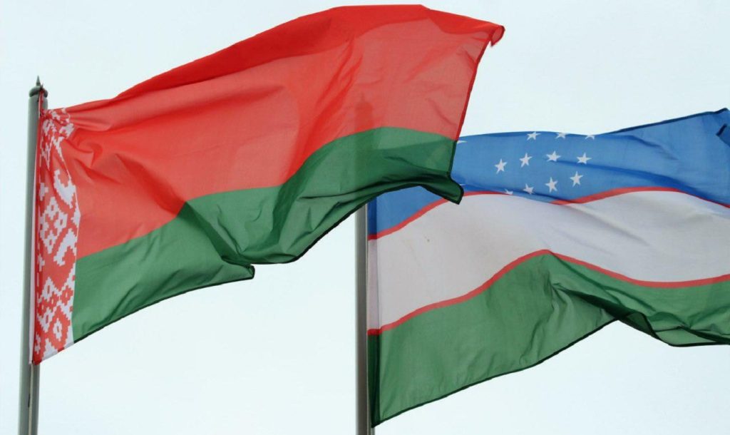 Флаги Беларуси и Узбекистана