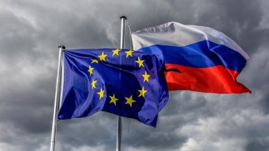 Флаги ЕС и России