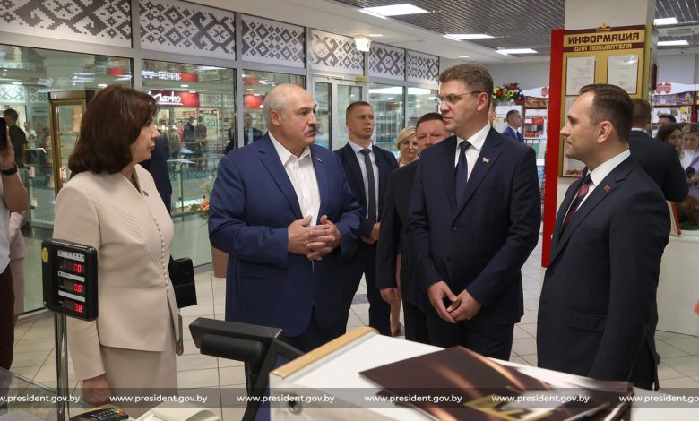 Лукашенко в торговом центре