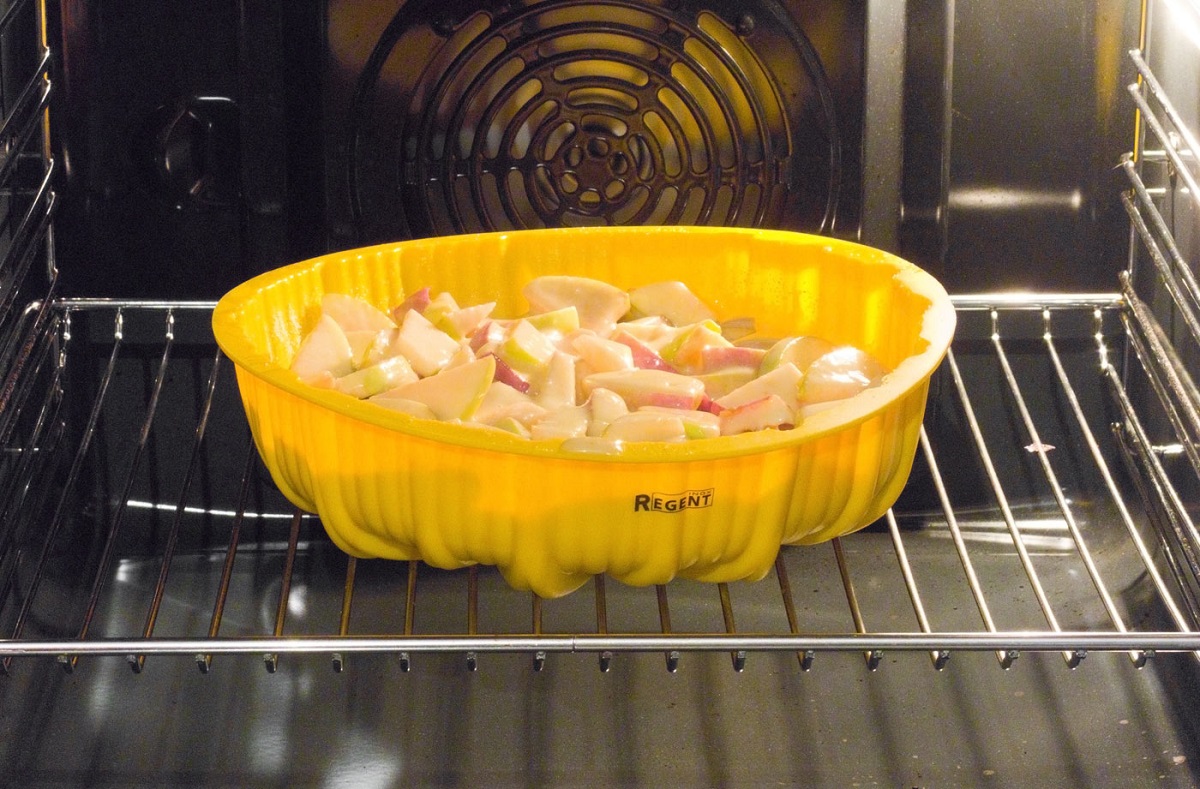 Как пользоваться силиконовыми формами для выпечки в духовке | Гид по кухонной посуде | Дзен