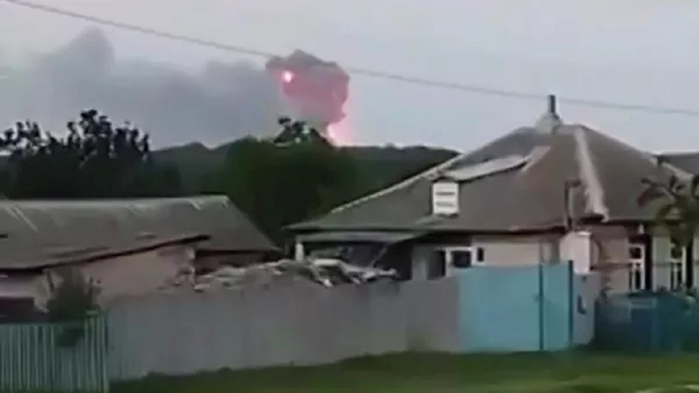 В Белгородской области горит склад с боеприпасами