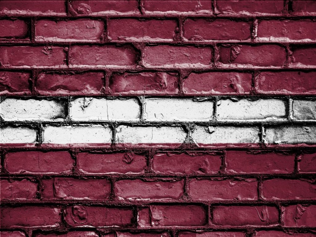 Флаг Латвии, стена