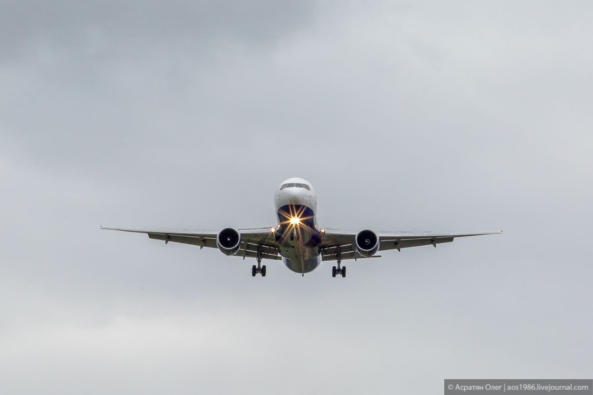 В аэропорту Улан-Удэ сел грузовой самолет с горящим двигателем