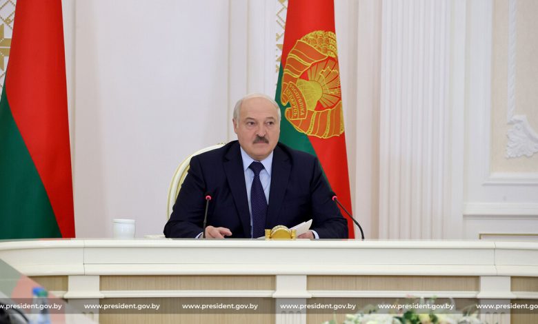 Лукашенко потребовал четко определить виды деятельности самозанятых, ИП и юрлиц 1 Александр Лукашенко