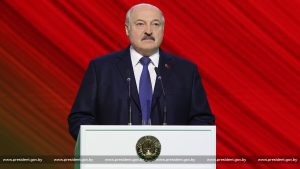 Александр Лукашенко выступает