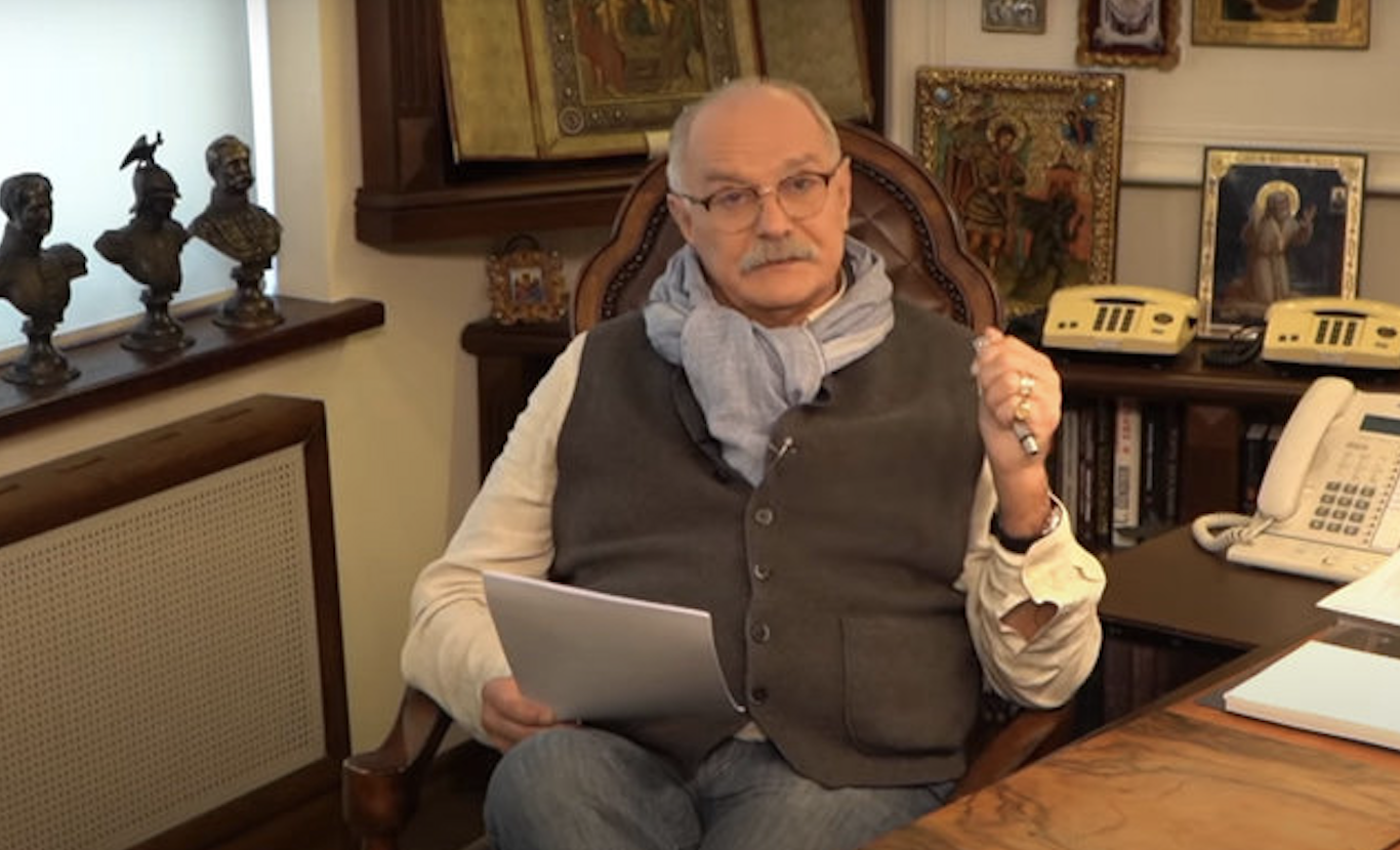 Никита Михалков сообщил, что Олег Меньшиков нанёс ему «серьёзный удар»