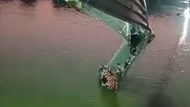 Обрушившийся мост в Индии