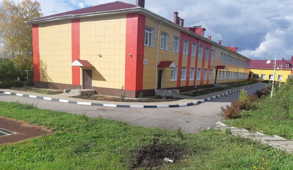 Школьный двор в с. Красное Белогородской области