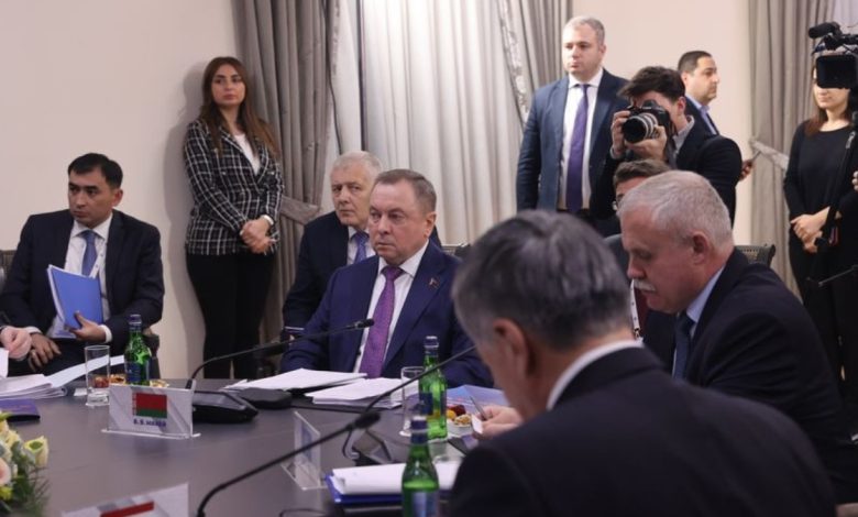 Владимир Макей