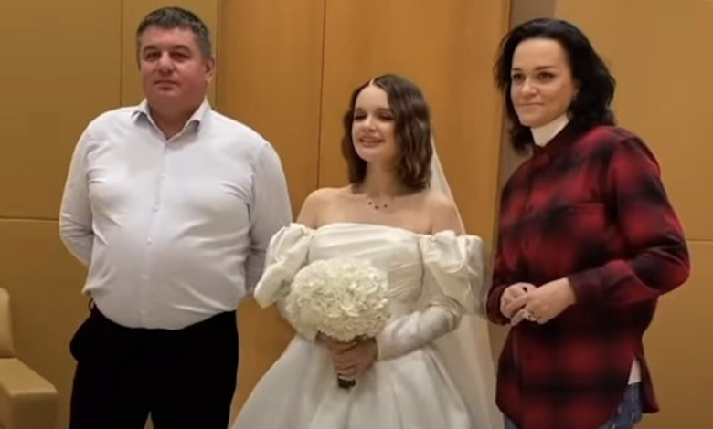 Певица Слава пришла на свадьбу дочери в джинсах 1