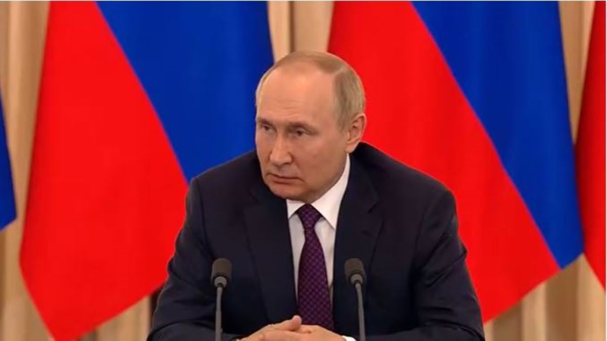 Путин: в мире все агрессивнее пытаются переписать историю