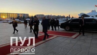 А. Лукашенко и В. Путин прибыли во Дворец Независимости