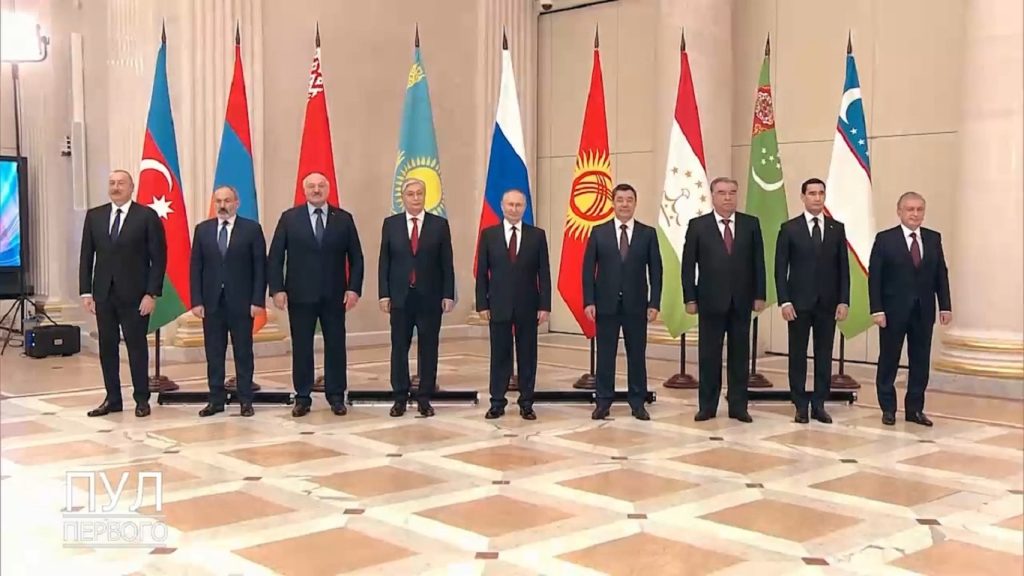 Лидеры стран СНГ на саммите в Питере