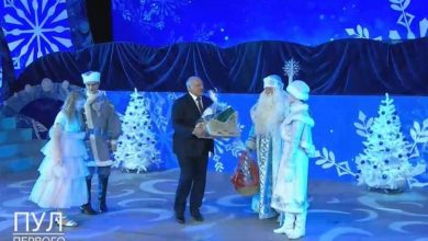 Лукашенко дарит подарки