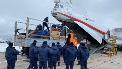 Погрузка спасательного оборудования для вылета в Турцию