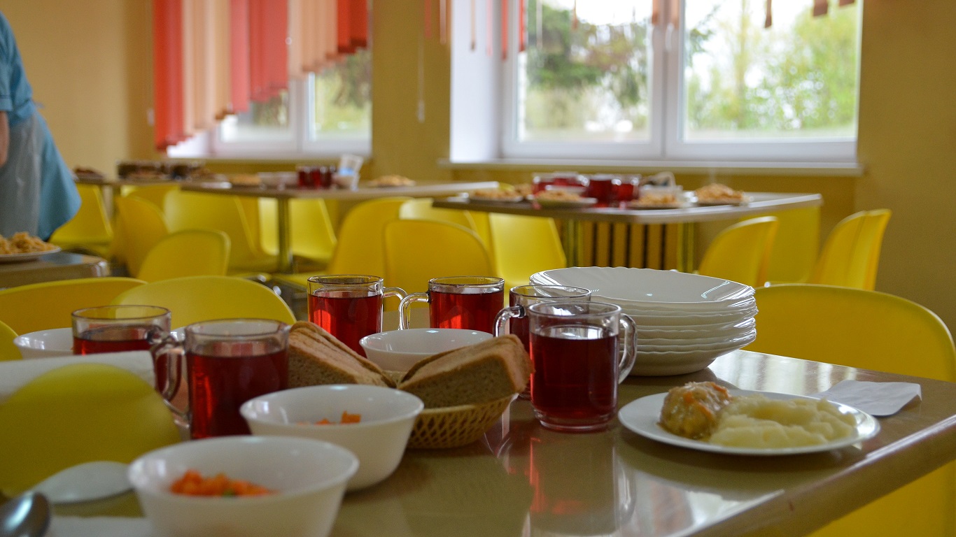 Совмин Беларуси определил, как будут питаться учителя в школах