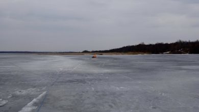 Мужчина на льду