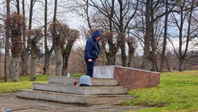 Разрушенный памятник в Латвии